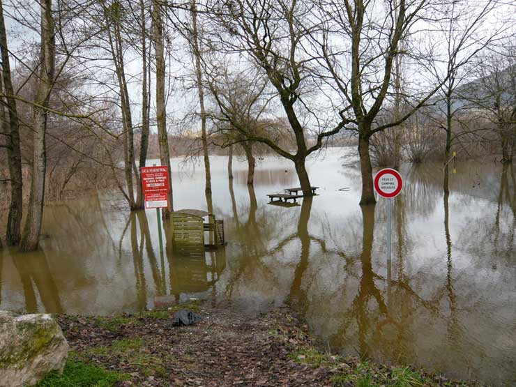 2012-01-08-le-lac-deborde